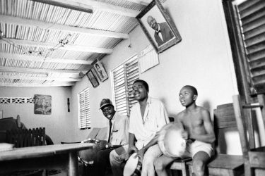Casa da família Amaral. Na parede, retrato de Edouard Amaral que chegou em Porto Novo em 1901.  - 13 de janeiro de 1995 - Porto Novo, Benim