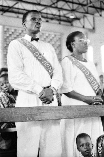 Auguste Amaral e a Sra. Domingos, então presidente da Associação des Ressortissants Brésiliens – Bourian.  - 21 de janeiro de 1996 - Porto Novo, Benim