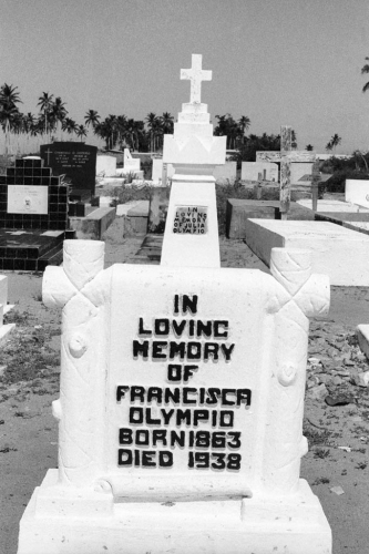 Túmulo de Francisca Olympio (1863-1938) - 1995 - Cemitério de Aguê, Benim