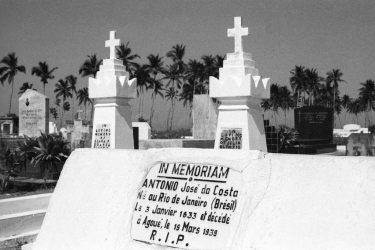 Túmulo de Antonio José da Costa, nascido no Rio de Janeiro, Brasil, em 1833, e falecido em Aguê, em 1939. - 1995 - Cemitério de Aguê, Benim