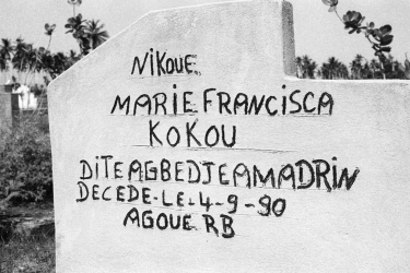Túmulo de Marie Francisca Kokou - 1995 - Cemitério de Aguê, Benim