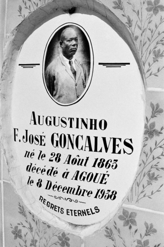 Túmulo de de Augustinho F. José Gonçalvez (1863-1938) - 1995 - Cemitério de Aguê, Benim