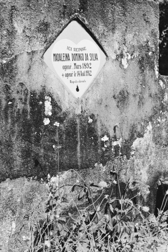 Túmulo de Madaleina Domingo da Sylva (1892-1953) - 1995 - Cemitério de Aguê, Benim