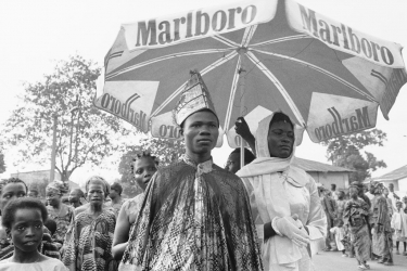 Festa da Epifania em frente à catedral de Porto Novo. - 8 de janeiro de 1995 - Porto Novo, Benim