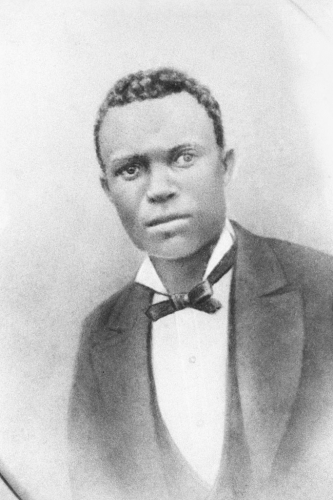 Reprodução do retrato fotográfico de Julião de Souza, o Chachá IV, exposto junto ao seu túmulo. - s/d