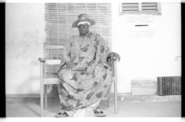 Daagbo Hounon, chefe supremo do culto vodu desde a conquista do reino huêda por Abomé na sua residência no bairro de Sogbadji - 5 de setembro de 1994 - Uidá, Benim